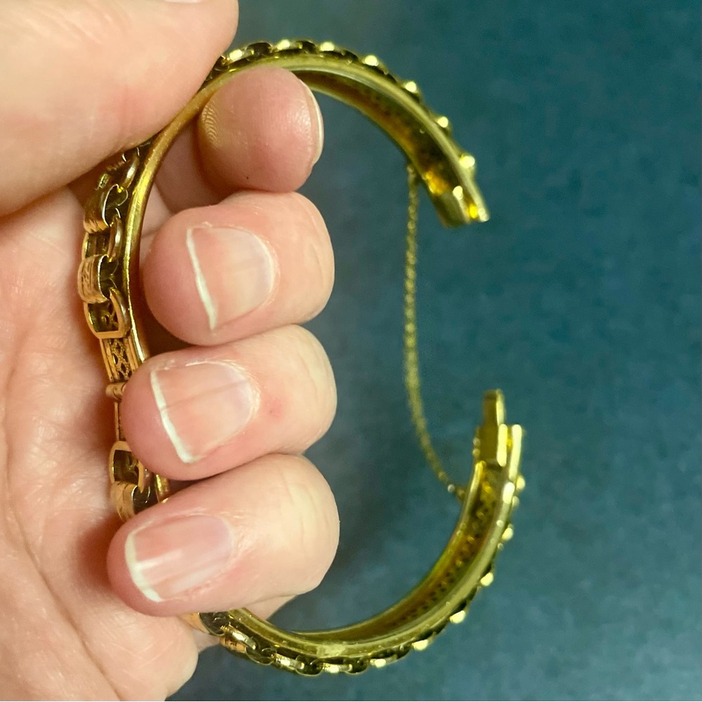 ☀️SOLD☀️Railroad Track Gold Tone Mid Century Clamper Bracelet - Picture 2 of 6